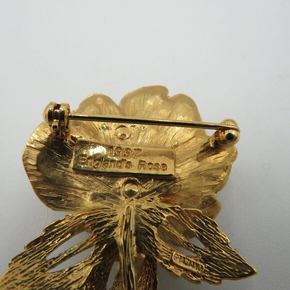 Vintage 1997 England's Rose Flower Brooch Gold Tone Enamel Rhinestone Pin Jewelr - Picture 7 of 9